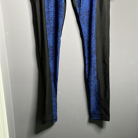 Reactivate Black and Blue Athletic Leggings Size Medium - Picture 2 of 9